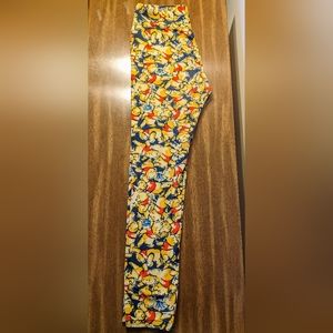 Lularoe Disney Winnie the Pooh Leggings.  OS